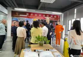 江海區(qū)人大黨組成員、人大副主任、區(qū)總工會主席等領(lǐng)導(dǎo)蒞臨纖科特(廣東）特種服裝有限公司調(diào)研、指導(dǎo)工作